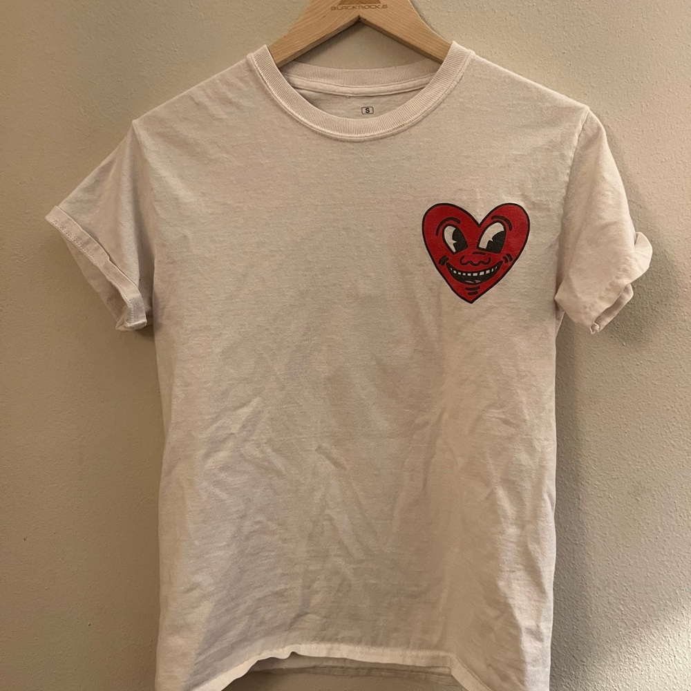 Ripple Junction Cream T-Shirt with Artistic Graphic
